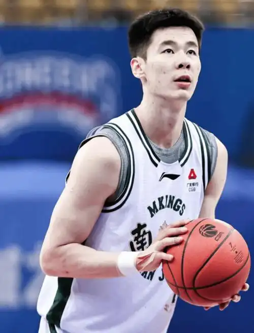 转会传闻满天飞，郭昊文一句“还没定”引爆中超球迷期待