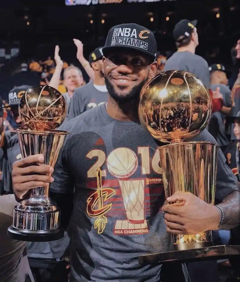 时隔十年重温骑士首冠！詹姆斯封神之战如何改写NBA历史